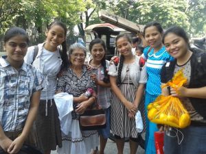 A group picture with an elder (Photo Credits: Tina Payumo)